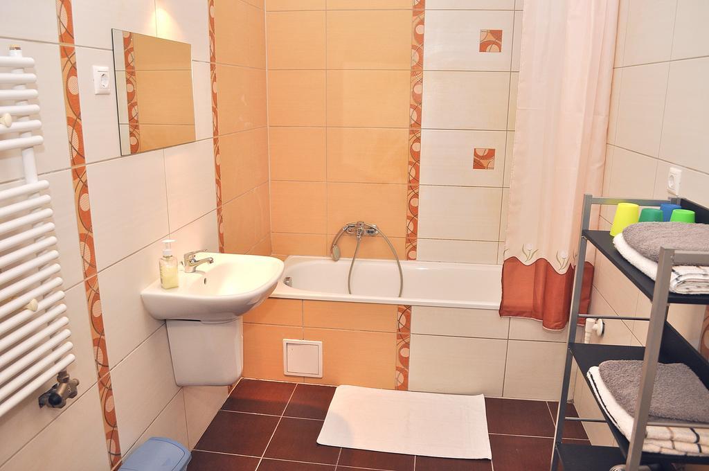 Tisza Palota Apartmanok Szeged Chambre photo