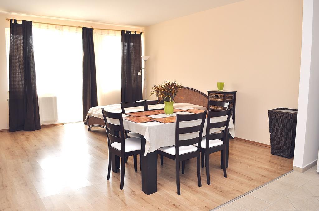 Tisza Palota Apartmanok Szeged Chambre photo