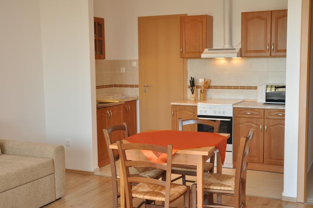 Tisza Palota Apartmanok Szeged Chambre photo