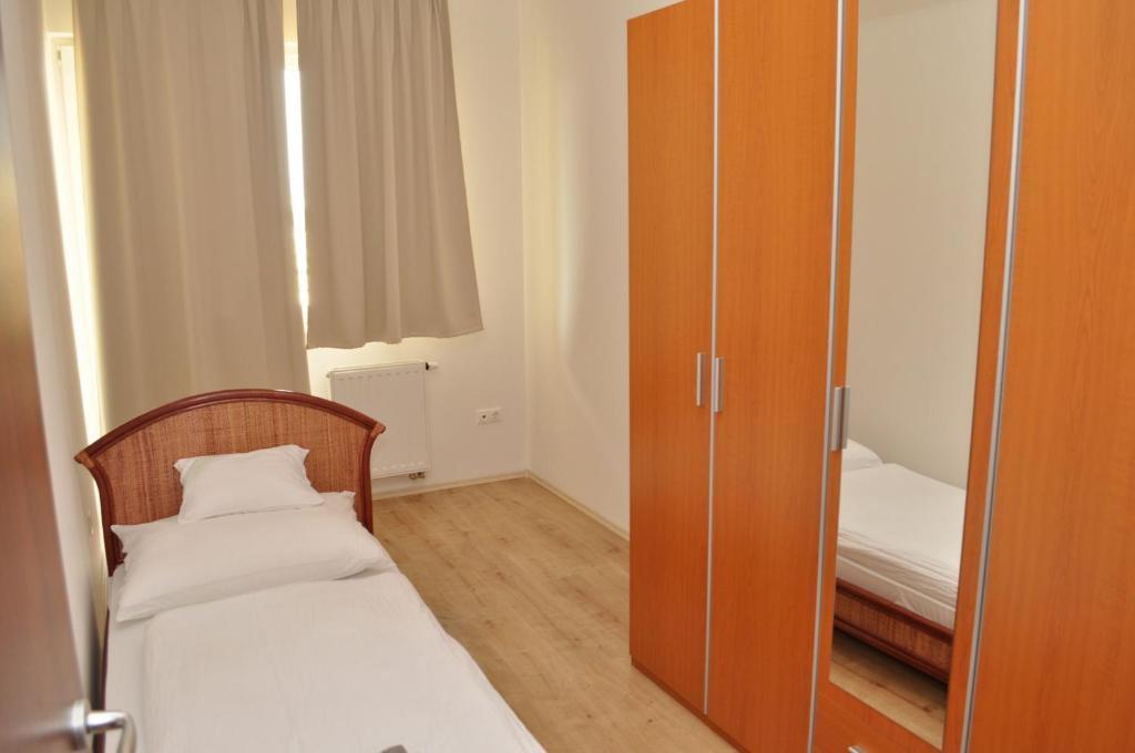 Tisza Palota Apartmanok Szeged Chambre photo