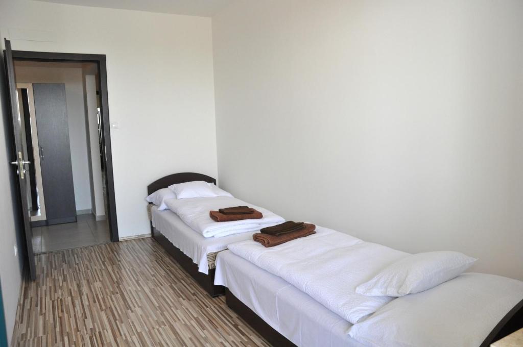 Tisza Palota Apartmanok Szeged Chambre photo