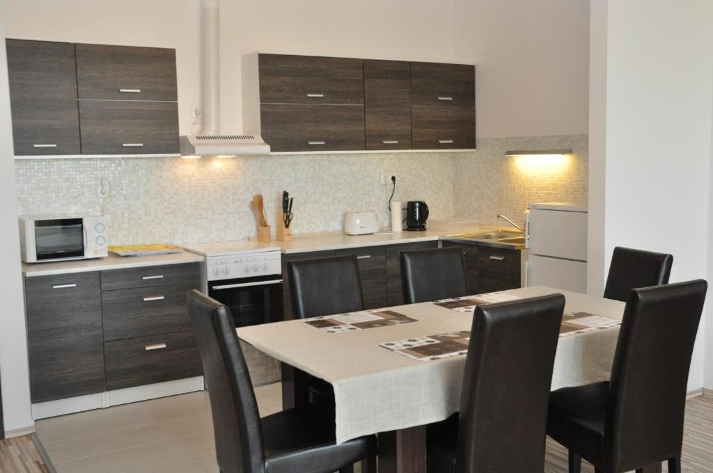 Tisza Palota Apartmanok Szeged Chambre photo