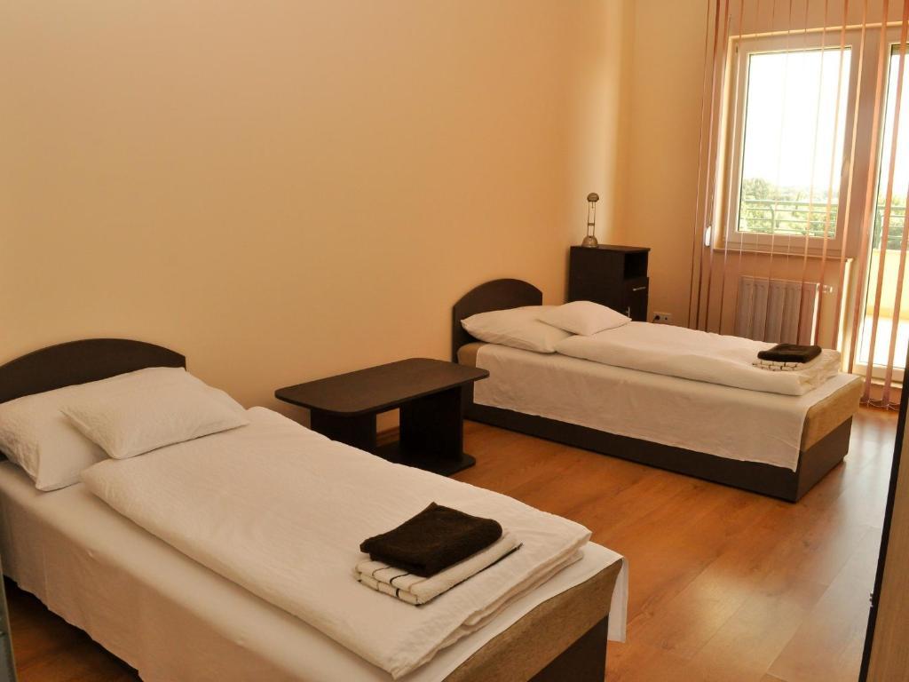 Tisza Palota Apartmanok Szeged Chambre photo